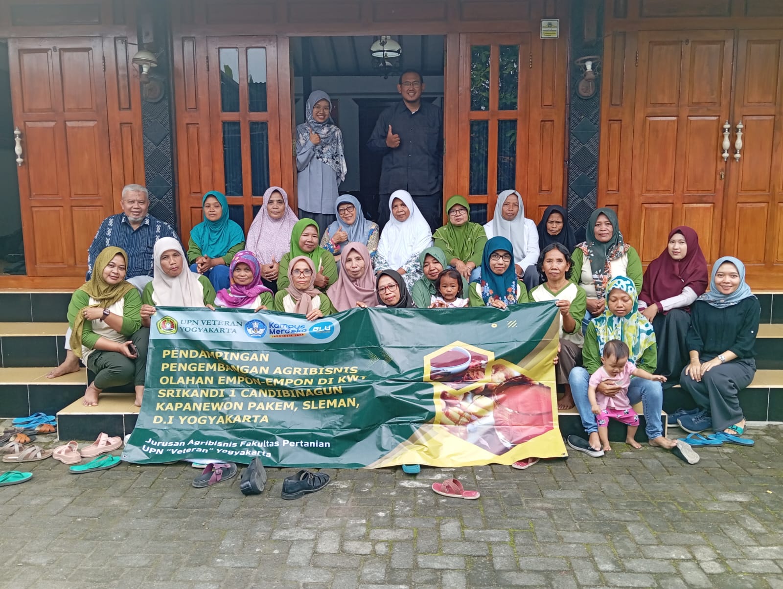 Pengabdian Masyarakat Jurusan Agribisnis : Penguatan Kelembagaan KWT Srikandi I sebagai Motivasi Pelatihan Pengemasan dan Pemasaran