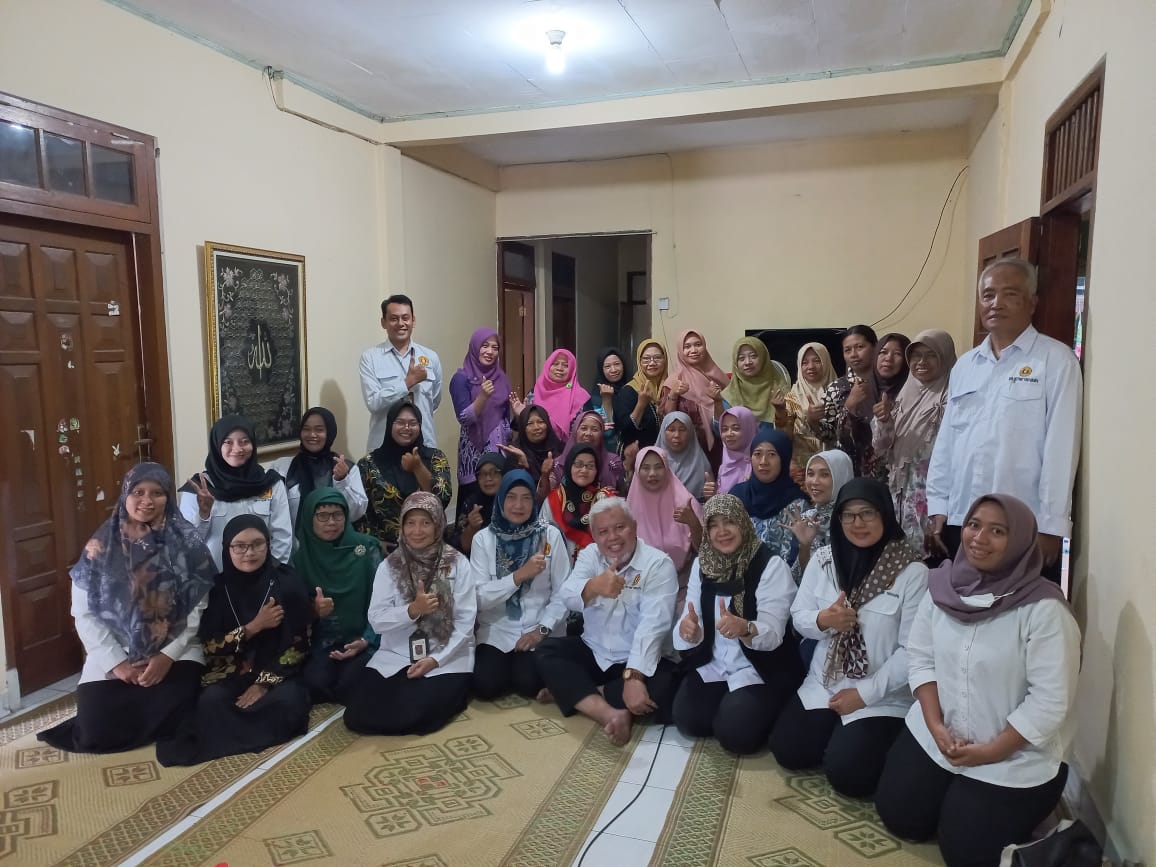 TIM PENGABDIAN MASYARAKAT AGRIBISNIS MENGINISIASI PENGEMBANGAN ALOEVERA DI DESA UMBULMARTANI, KAPANEWON NGEMPLAK